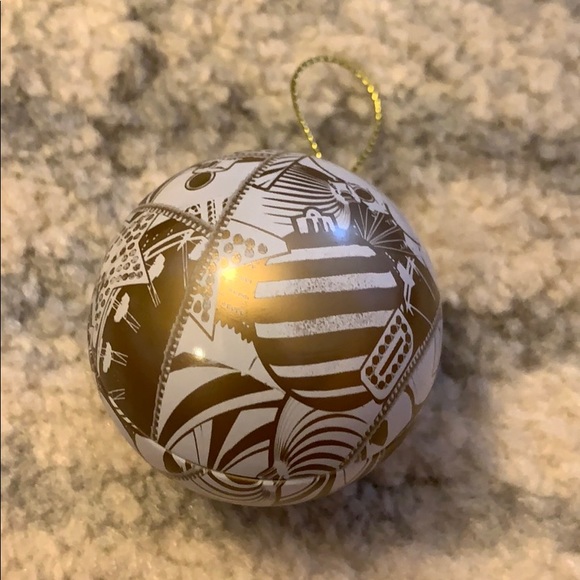 Small Gold Ornament - Picture 1 of 2
